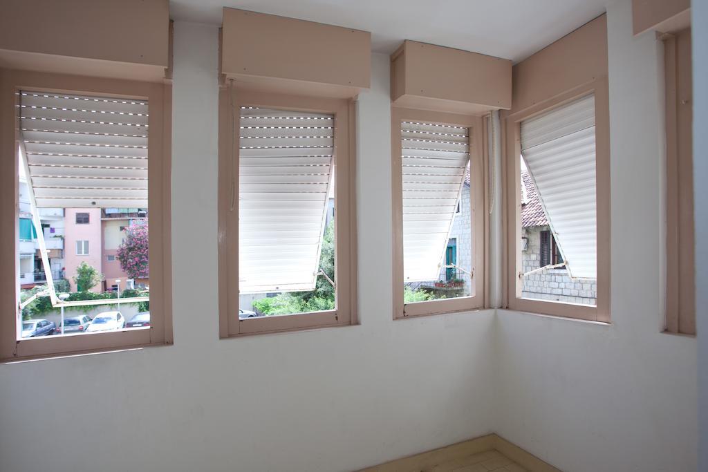 Ideal Location Split Apartments Room photo