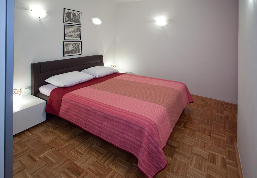Ideal Location Split Apartments Room photo