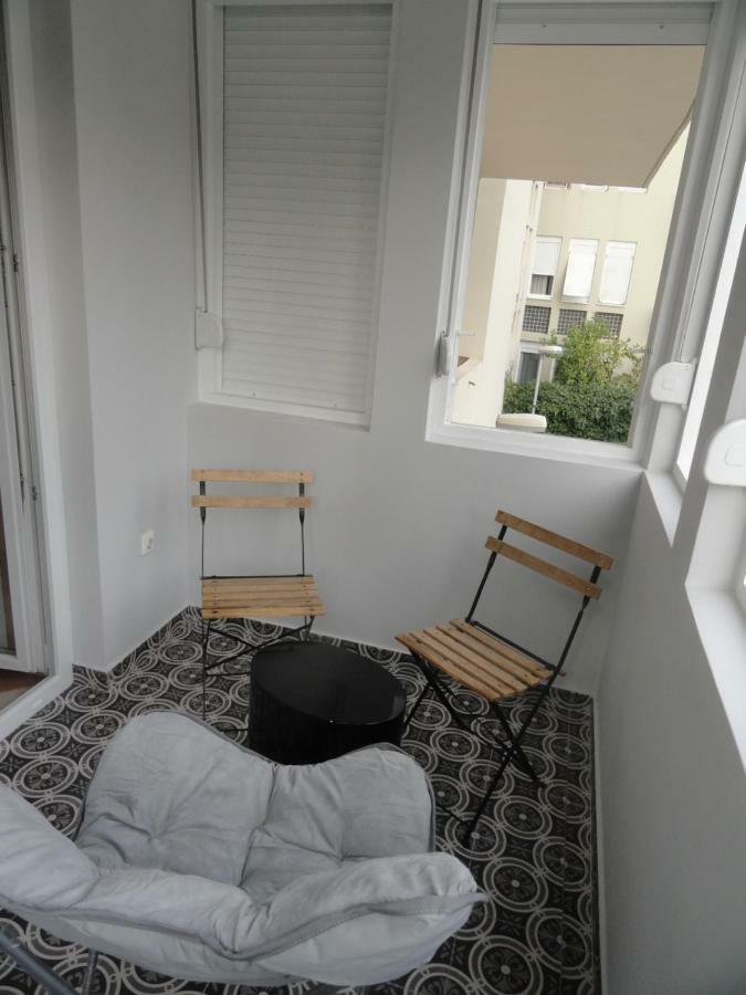 Ideal Location Split Apartments Exterior photo